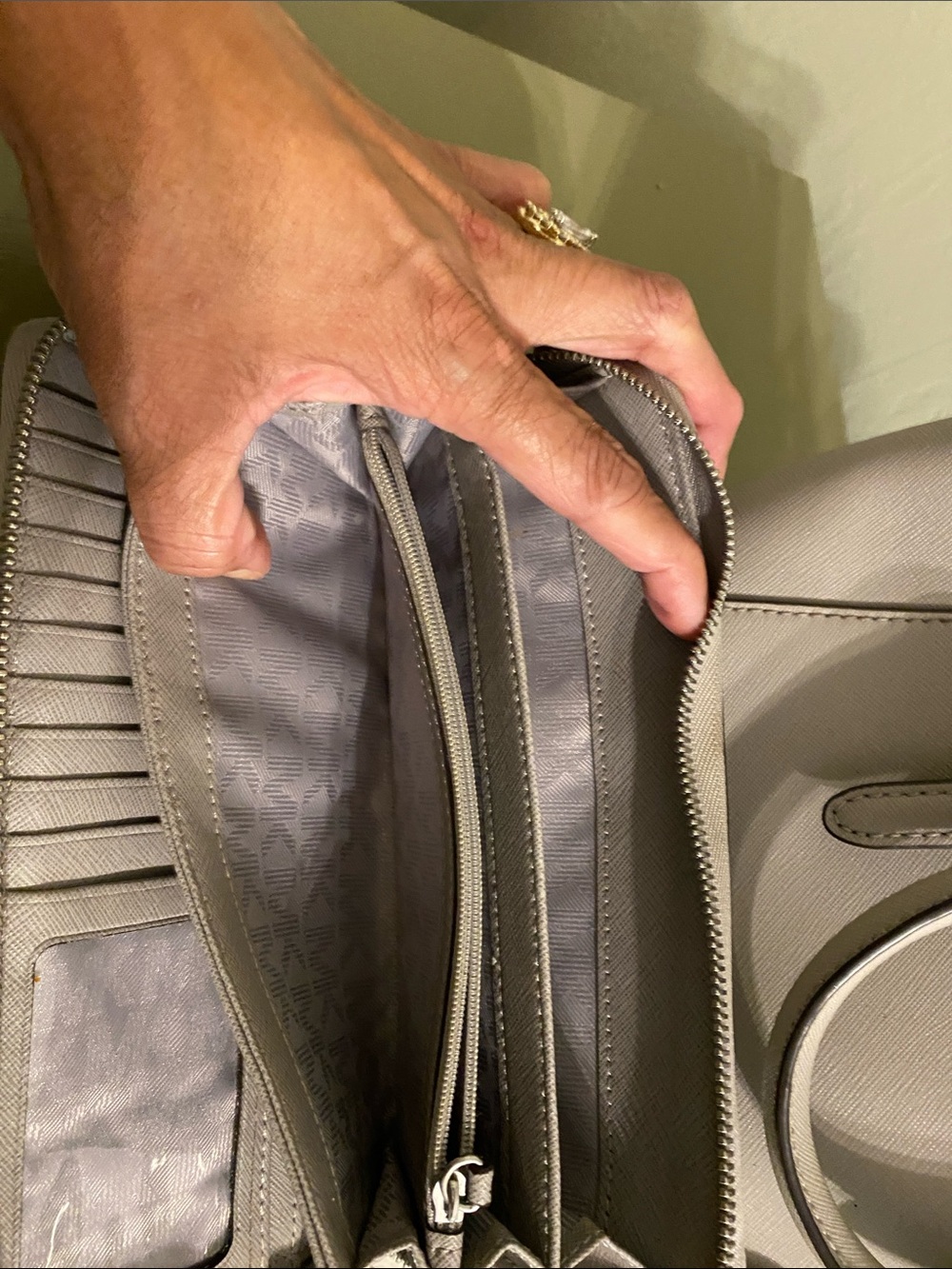 Michael Kors Light Gray Satchel with Matching Wristlet - Picture 4 of 12